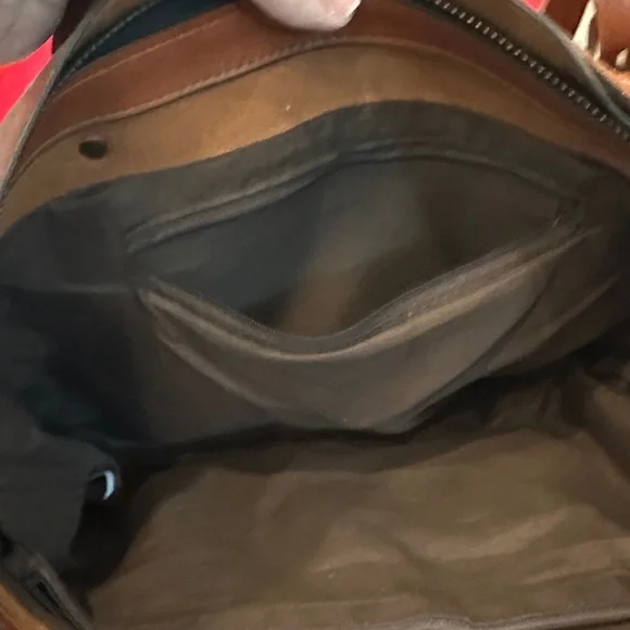 Elegant Tan Leather Tote Bag - Picture 2 of 6